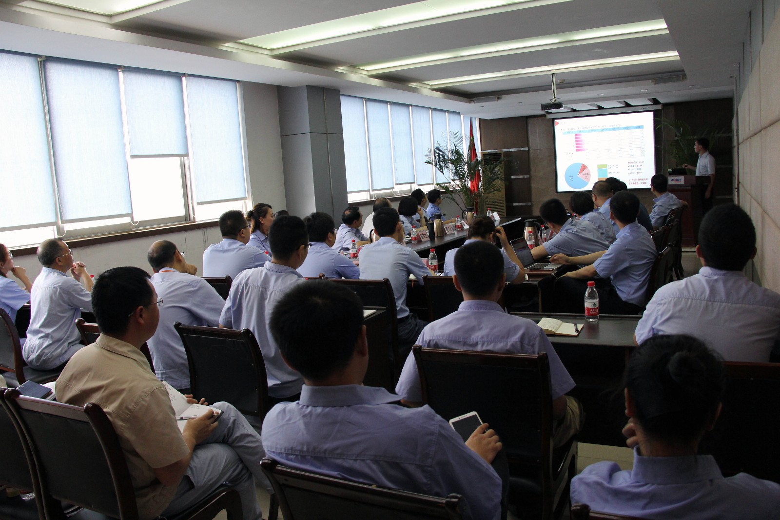 中科科仪半年销售工作会.JPG